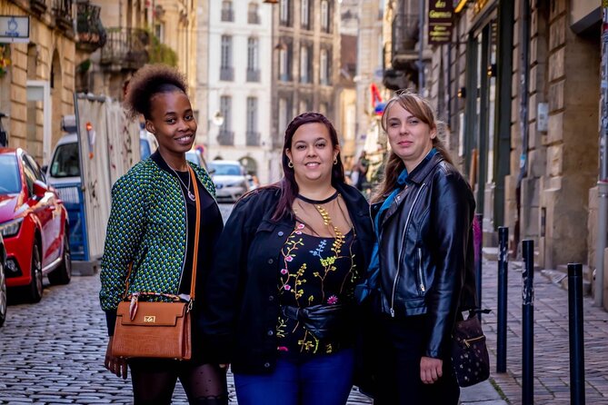 Solo in Paris Meetup in a Bar - Venue and Experience