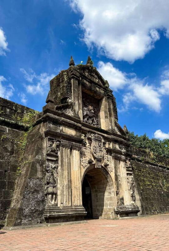 Solo Traveler Friendly Manila Walk w/ Mobile Photography - Practical Tips & Considerations