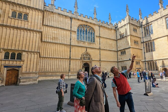 Solo Travellers- Meet New Faces for Oxford Social Walk Plus Pub - Meeting Point and Time