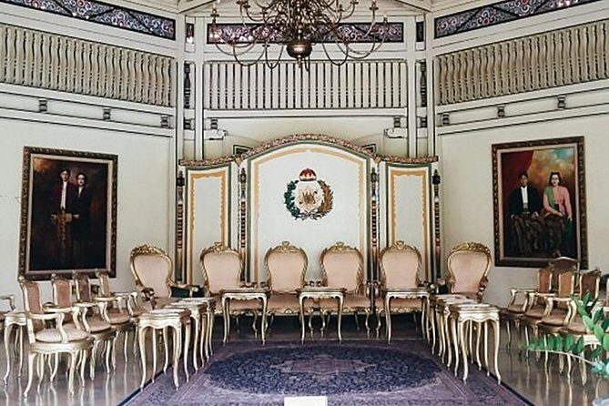 Solo Vintage Tour with Sukuh and Cetho Temple from Yogyakarta - The Charm of Surakarta: A Cultural Heartbeat