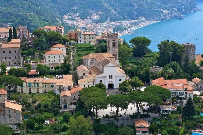 Sorrento and the Amalfi Coast Day Tour from Naples - What the guide and vehicle may be like
