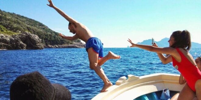 Sorrento: Bay of Leranto, Positano, and Amalfi Boat Tour - Additional Costs