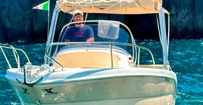 Sorrento: Boat Tour to Capri on Saver 21ft - Inclusions