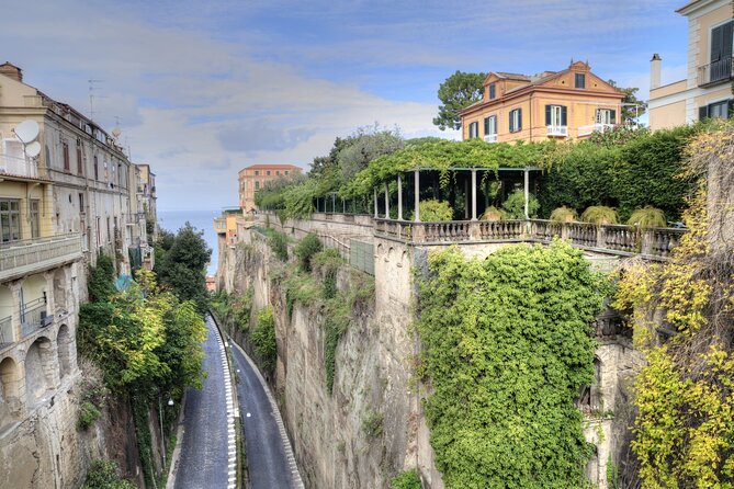 Sorrento Walking Tour With Limoncello Tasting - Limoncello Tasting Experience