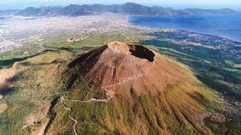 Sorrento:Enjoy Pompeii & Vesuvius/Winery in private transfer - A Closer Look at the Experience