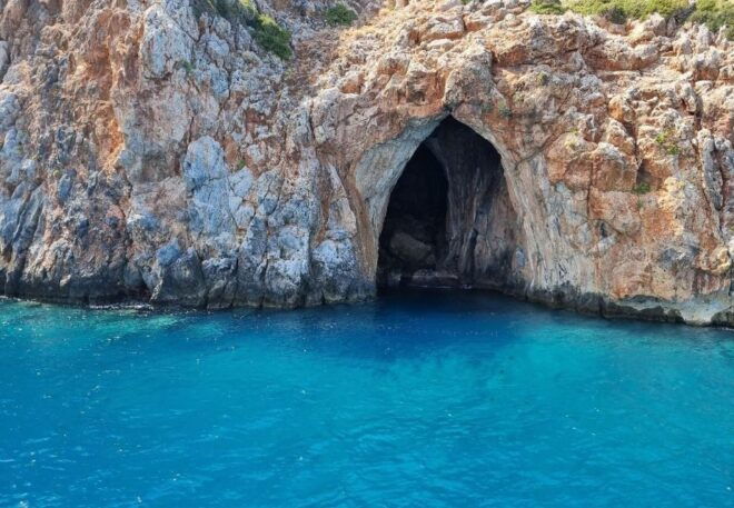 Souda Bay: Marathi, Cape Drepano and Caves Boat Cruise - Complete Description