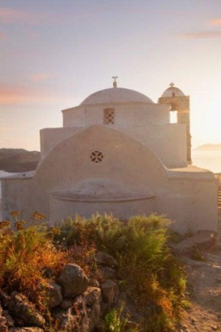 Souda Port: Milos Island Day Trip Including Ferry & Bus Tour - Discover Sarakiniko Beach
