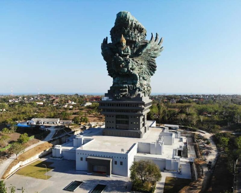 South Bali: GWK, Melasti Beach, and Kecak Dance Tour - Melasti Beach: Secluded Beauty and Relaxation