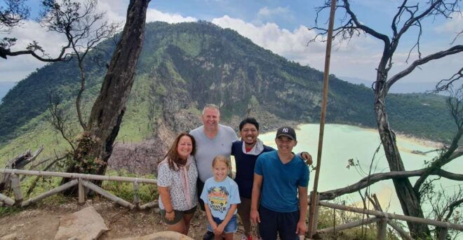 South Bandung: Volcano, Hot Spring, Mud Bathing & Lake Tour - Sightseeing in Bandung Town