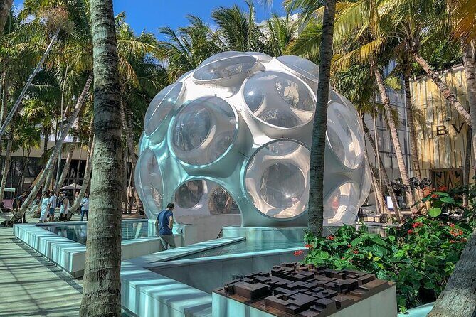 South Beach Design district Wynwood 3h French tour - South Beach: Art Deco and Ocean Drive