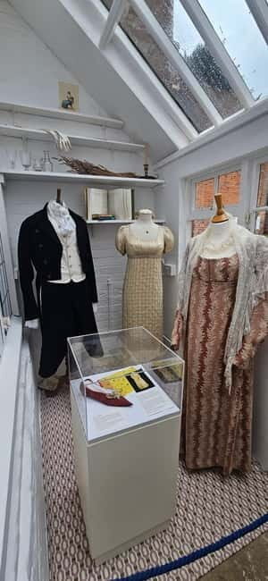 Southampton: Jane Austen's Birthplace & Winchester Day Tour - Transportation and Group Experience