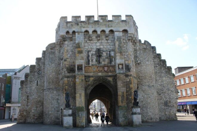 Southampton: Quirky Self-Guided Smartphone Heritage Walks - Enhancing the Experience With Interactive Navigation