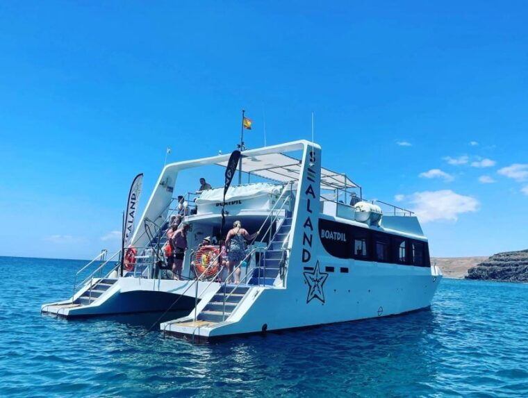 Southeast Fuerteventura: Boat Cruise With Lunch and Drinks - Onboard Experience