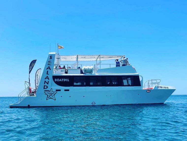 Southeast Fuerteventura: Boat Cruise With Lunch and Drinks - Meals and Drinks