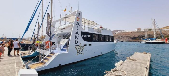 Southeast Fuerteventura: Boat Cruise With Lunch and Drinks - Suitability and Customer Ratings