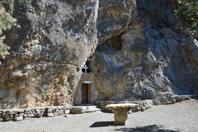 Southern Crete: Land Rover Safari With Lunch and Wine - Tasting Authentic Cretan Cuisine