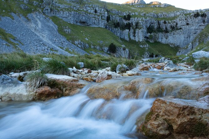 Southern Dales Tour App, Hidden Gems Game and Big Britain Quiz (1 Day Pass) UK - Exploring the Yorkshire Dales on Foot