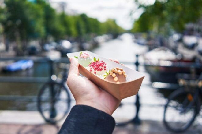 Souvenirs of Amsterdam Walking Tour - Tasting De Bierkoning Brews