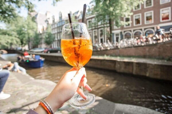 Souvenirs of Amsterdam Walking Tour - Visiting Magna Plaza