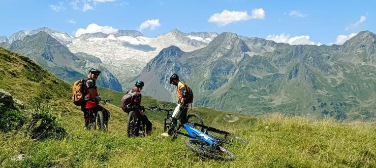 Spain Pyrenees: Mountain Bike Tour and Gravity Experience - Adrenaline-Fueled Descents