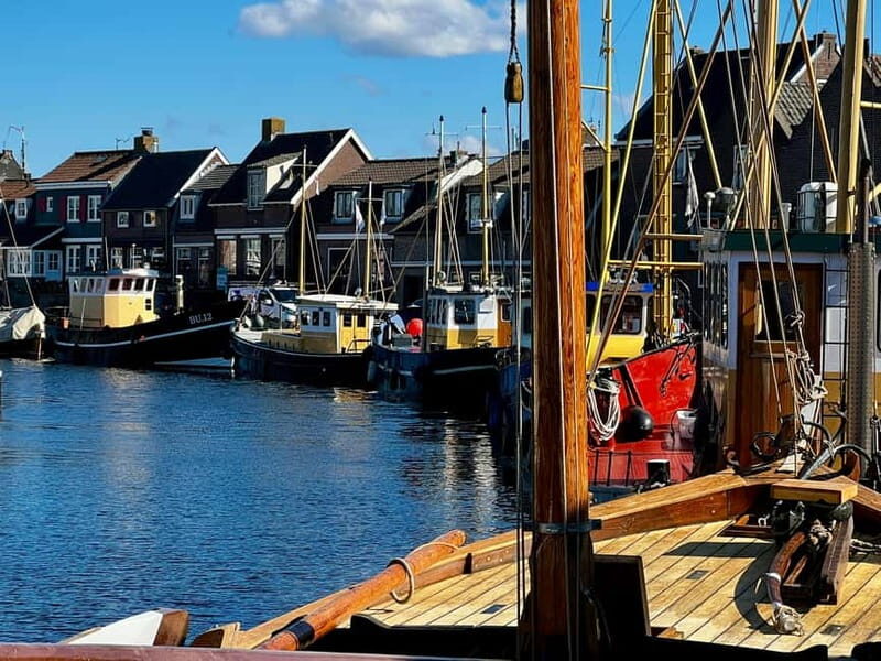 Spakenburg: Guided Walking Tour of the Historic Center - Wandering the Old Fishing District