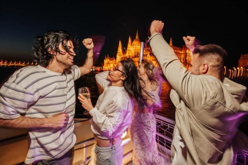 Sparty Boat with Unlimited Drinks and live DJ - Good To Know