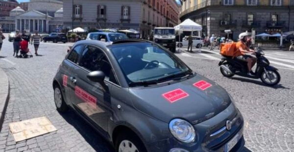 Special Panoramic Tour of Napoli With 500 Cabrio - End of Tour Experience