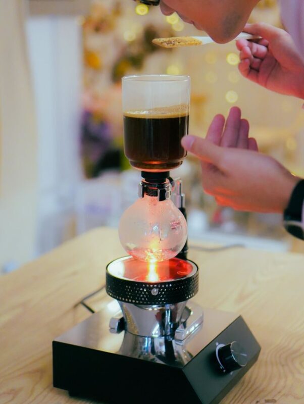 Specialty Coffee Hand Drip x Syphon Brewing and Introductory Coffee Knowledge Course - A coffee class built around tasting and technique