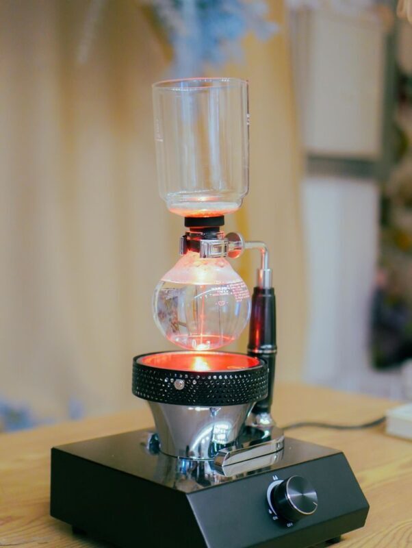 Specialty Coffee Hand Drip x Syphon Brewing and Introductory Coffee Knowledge Course - Siphon brewing, where the method is part of the lesson