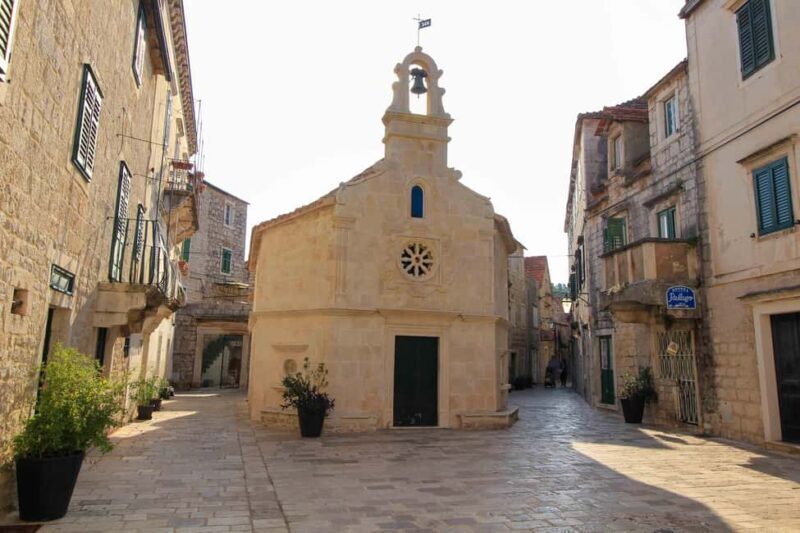 Speedboat to 3 islands: Hvar, Bra, Zeevo with watersports - FAQ