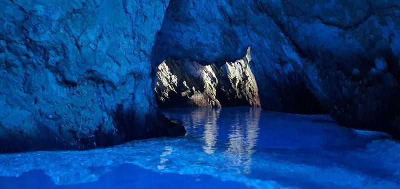 Speedboat tour to 3 islands with Blue cave and Blue Lagoon - An In-Depth Look at the Speedboat Tour from Makarska