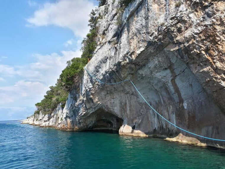 Speedboat tour to 3 islands with Blue cave and Blue Lagoon - The Sum Up