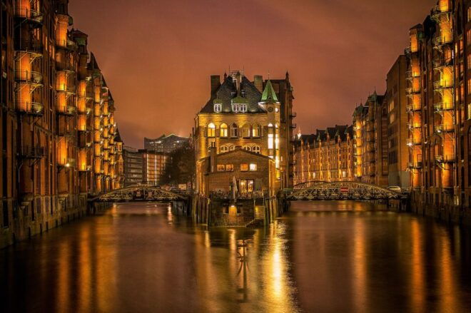Speicherstadt and Kontorhäuser Day Tour - Private Tours