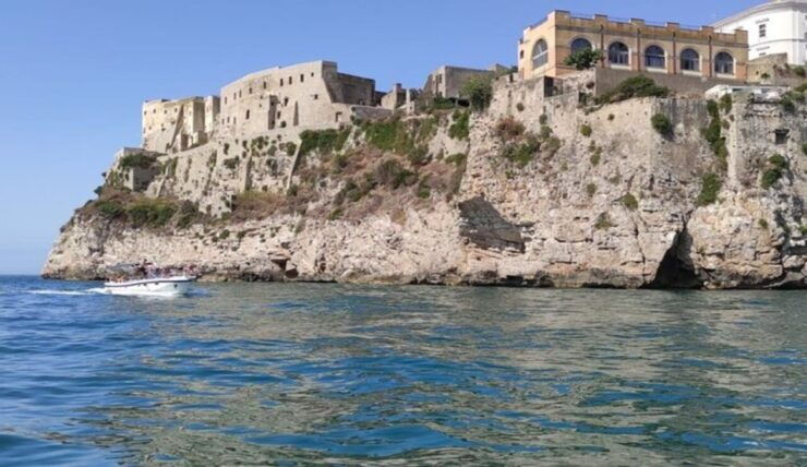 Sperlonga: Boat Tour to Gaeta With Pizza and Drinks - Booking and Pricing Details