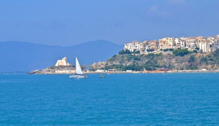 Sperlonga: Private Boat Tour to Gaeta With Pizza and Drinks - Itinerary