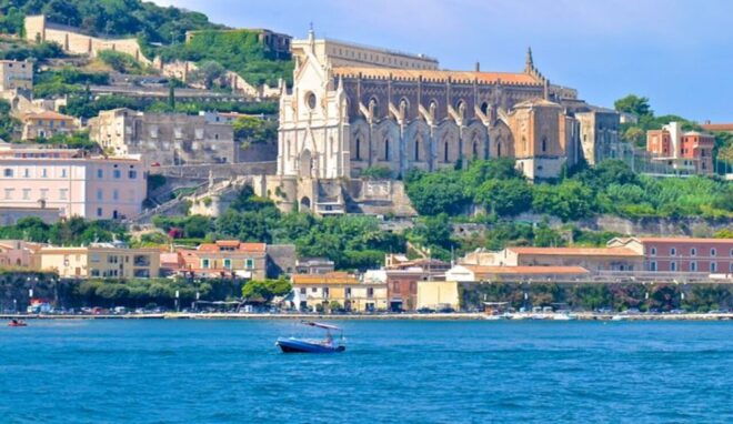 Sperlonga: Private Boat Tour to Gaeta With Pizza and Drinks - Meeting Point