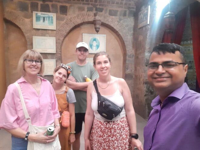 Spice Trails in Old Delhi Walking Tour With Ancient Bazaars - Spice Market Experience