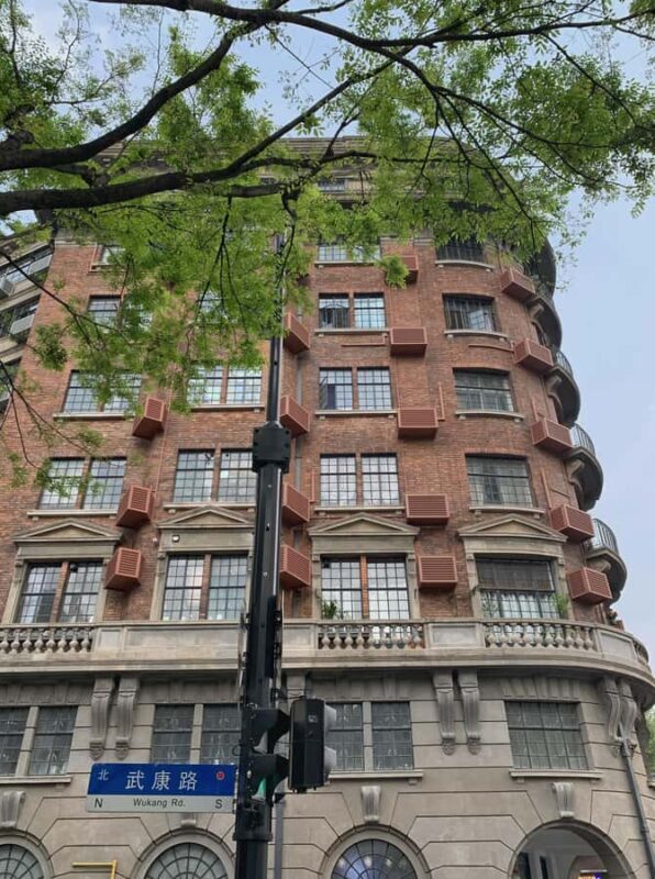 Spiritual Shanghai: Longhua Temple Tour with Food Tasting - Exploring the Neighborhood: Beyond the Temple