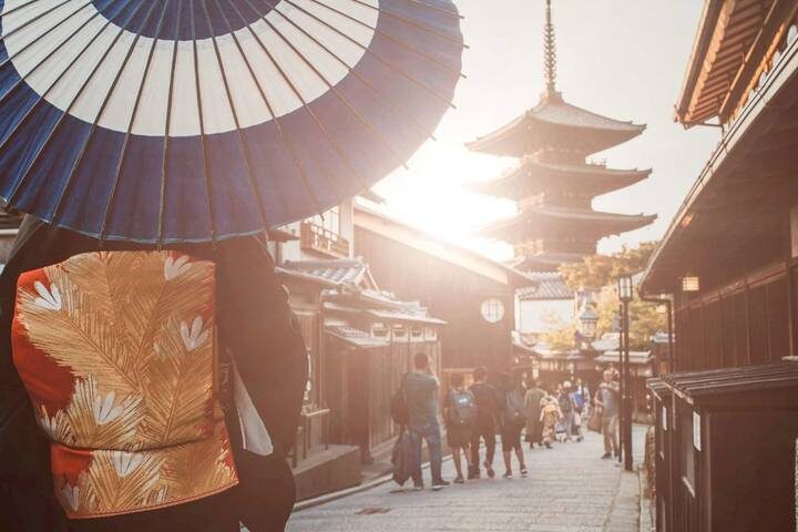 Splendours of Japan by Trafalgar - 9-Day Tokyo to Kyoto Tour - Tokyo’s temples, shops and high-rise views