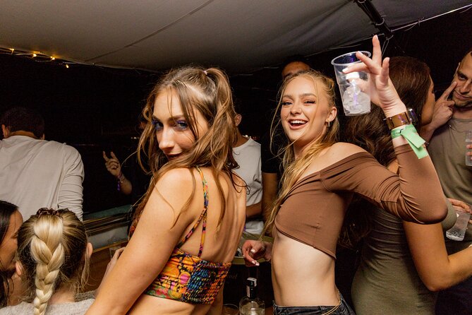 Split After Dark - Boat Crawl With Free Shots & VIP Club Access - Club Black & White Visit