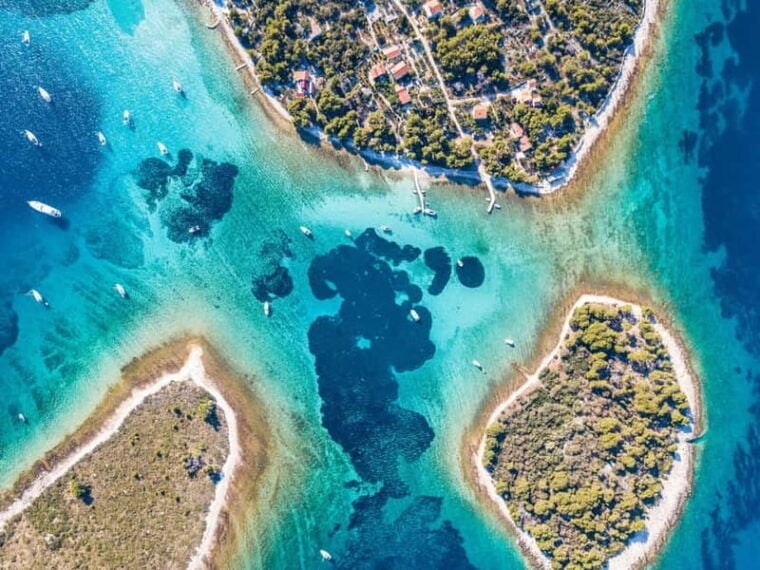 Split: Blue Lagoon and 3 Islands Tour - Maslinica: A Quirky Fishing Village
