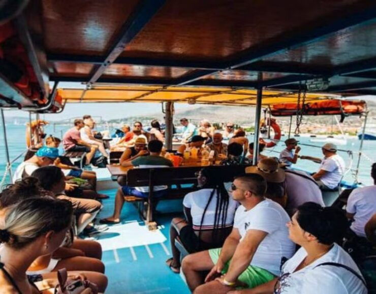 Split: Blue Lagoon Boat Trip With Lunch, Wine and Snorkeling - Experience Highlights