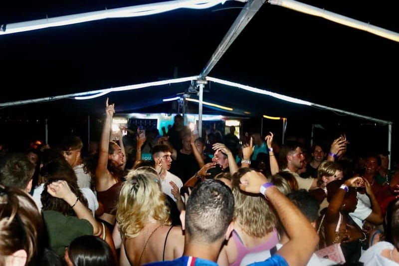 Split: Boat Crawl with Nightclub Access, Shots, & Boat Party - FAQ  
