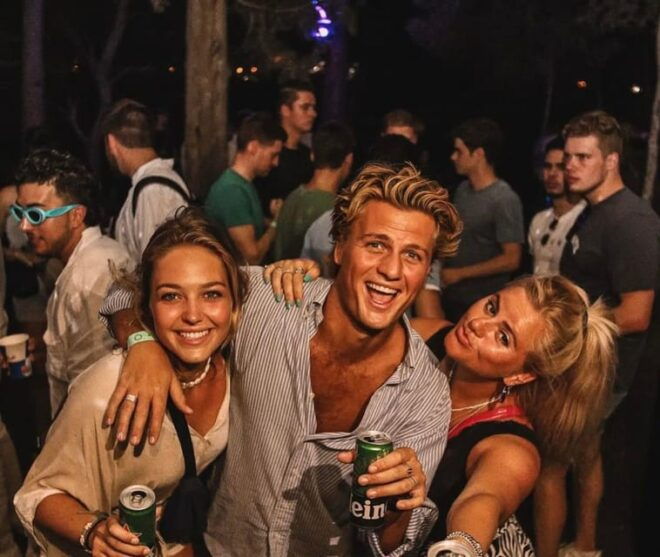 Split: Night Boat Party With Free Shots, Dj and After Party - Onboard Amenities