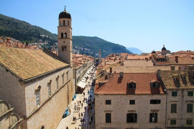 Split/Trogir: Private Luxury Transfer to Dubrovnik City - Vehicle and Comfort