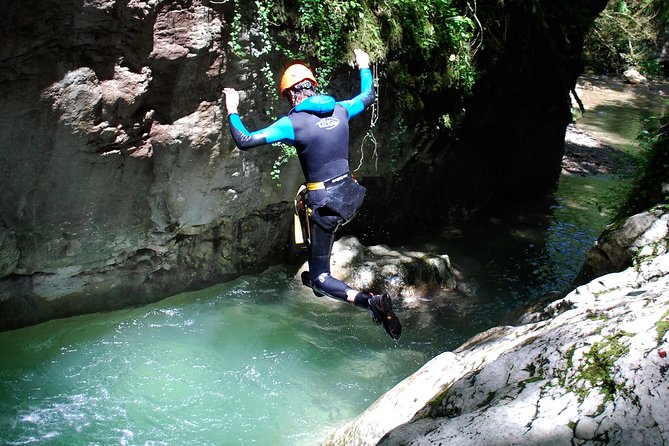 Sports Canyoning in Écouges Bas in Vercors - Grenoble - Inclusions and Requirements
