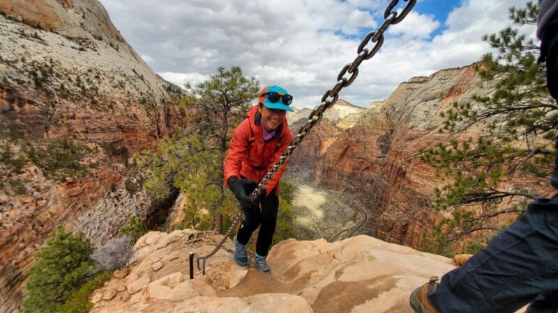 Springdale: Angels Landing Summit Guided Hike with Permit - The Guide and Group Experience