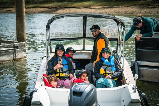 Squamish 4hr Rental 17ft Fiberglass Hourston with 70HP Engine - Wildlife & Nature Encounters