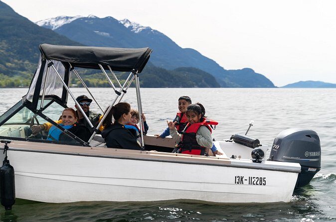 Squamish 4hr Rental 17ft Fiberglass Hourston with 70HP Engine - Authentic Insights from Previous Users
