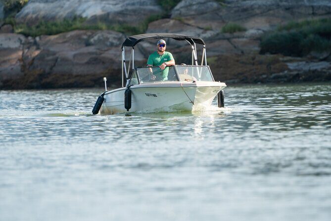 Squamish 4hr Rental 17ft Fiberglass Hourston with 70HP Engine - Why This Tour Is Worth Considering